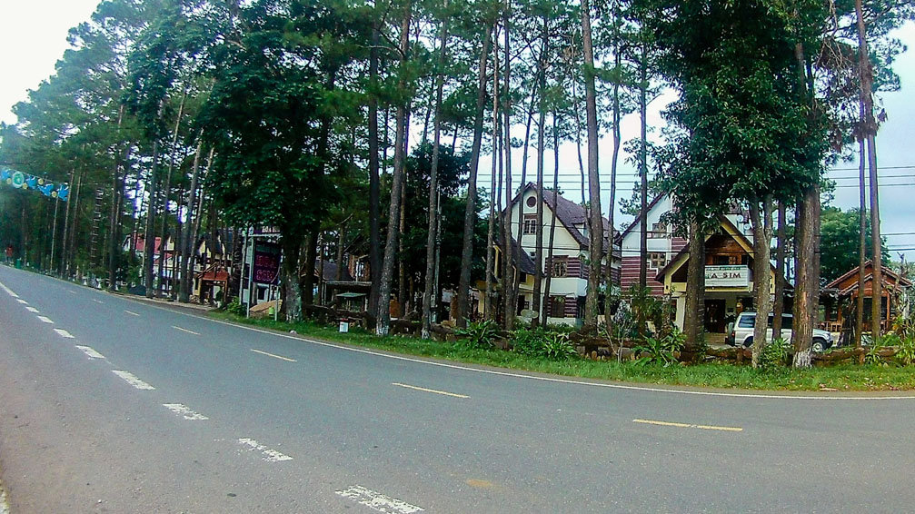 Khu vực nhà hàng khách sạn tại trung tâm thị trấn Măng Đen huyện Kon Plông 